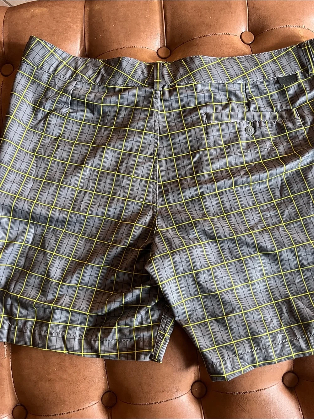 The North face Men's wrinkle free Gray Plaid Shorts with Yellow Grid sz 40